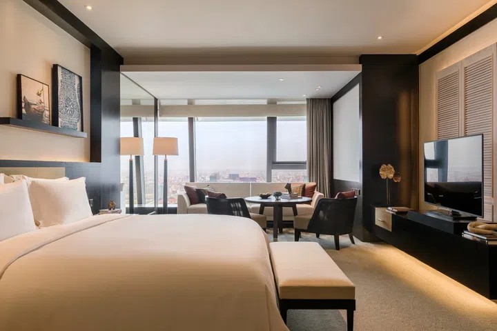 The Special Executive Room at Rosewood Phnom Penh. (Photo: Rosewood Phnom Penh)