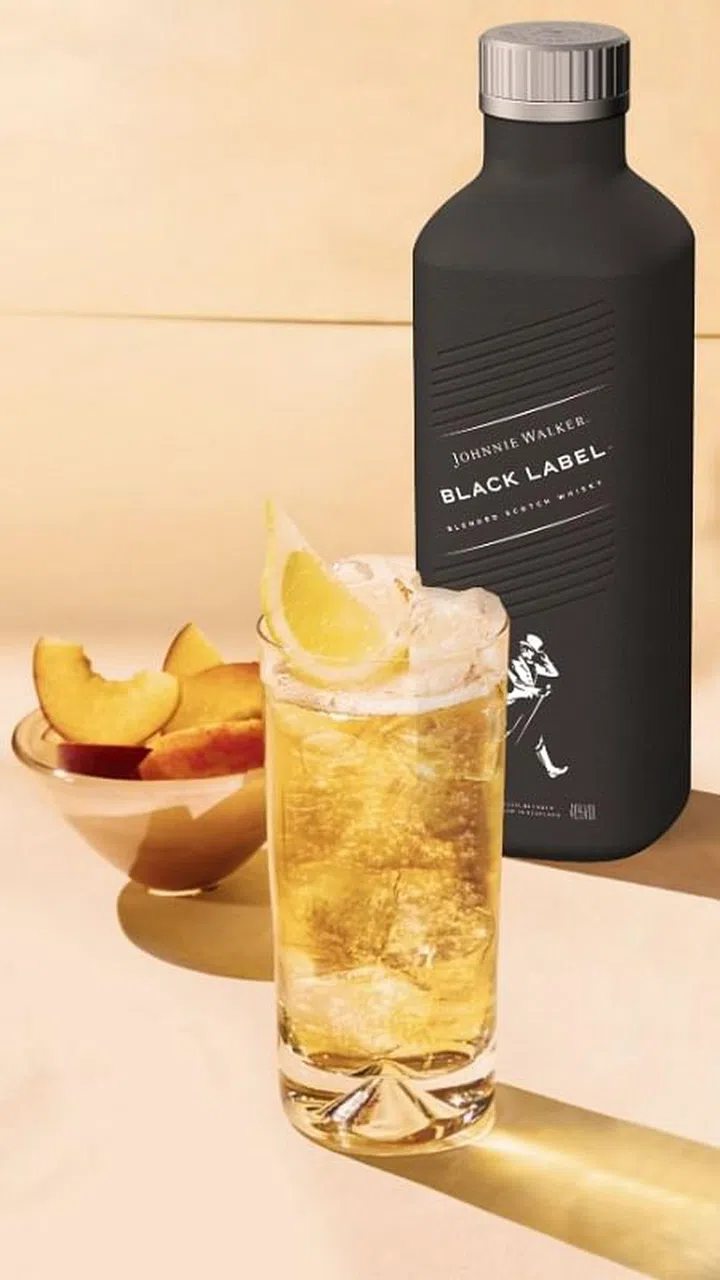 Diageo's first plastic-free glass bottle Johnny Walker 1