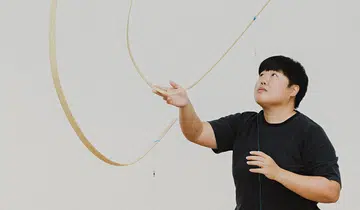 Chua’s interest in texture arose from her background as an art restoration painter and gallery technician.