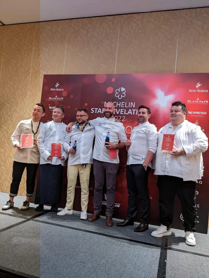 Recipients of the newly-crowned one-starred restaurants. (Photo: Kenneth SZ Goh) 