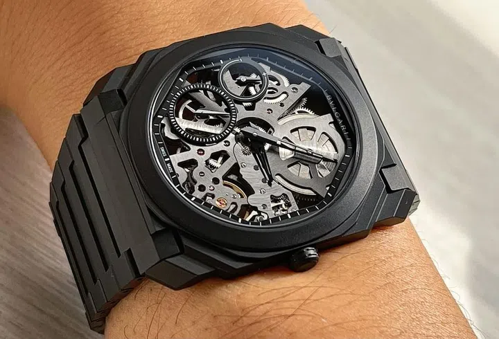 Octo Finissimo Skeleton in black ceramic