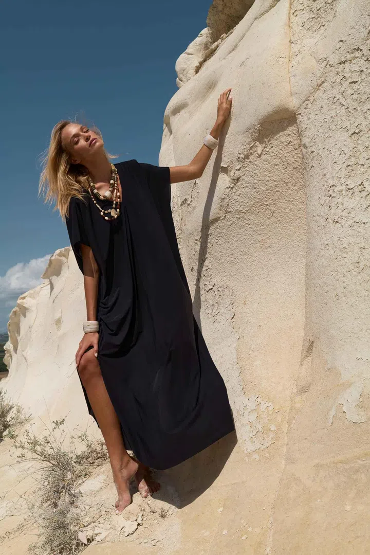 Model in the INA KESS Spring/Summer 2026 collection featuring lightweight technical fabrics, relaxed silhouettes and versatile pieces designed for movement and travel.