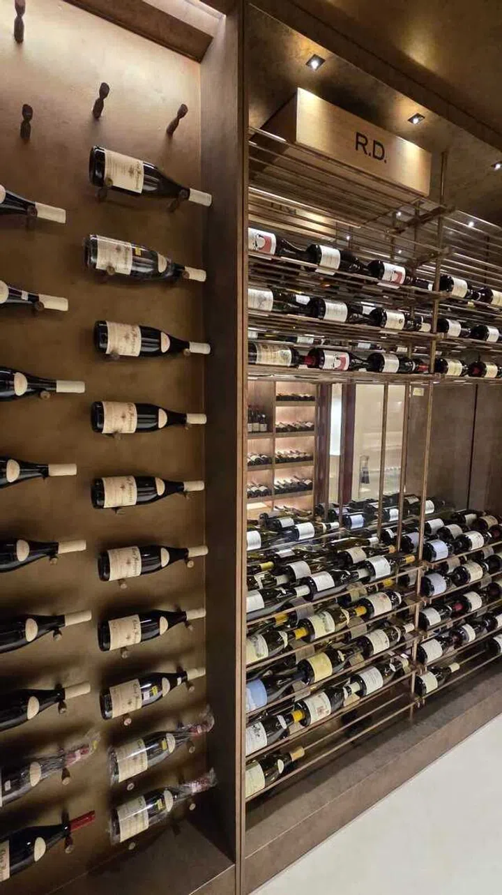 Bacchic wine boutique 