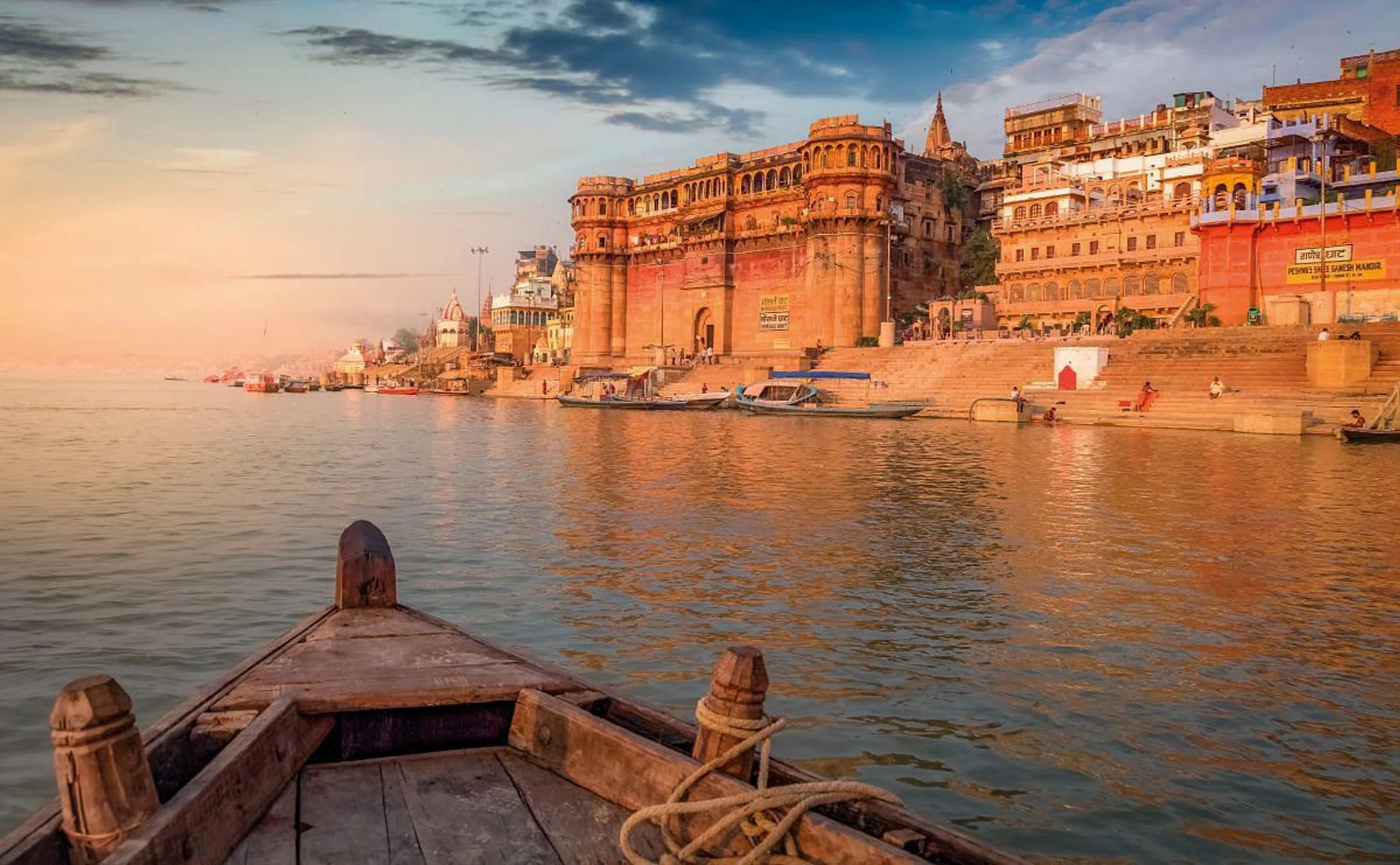 Varanasi Ganges river. (Photo: Intriq Journey)