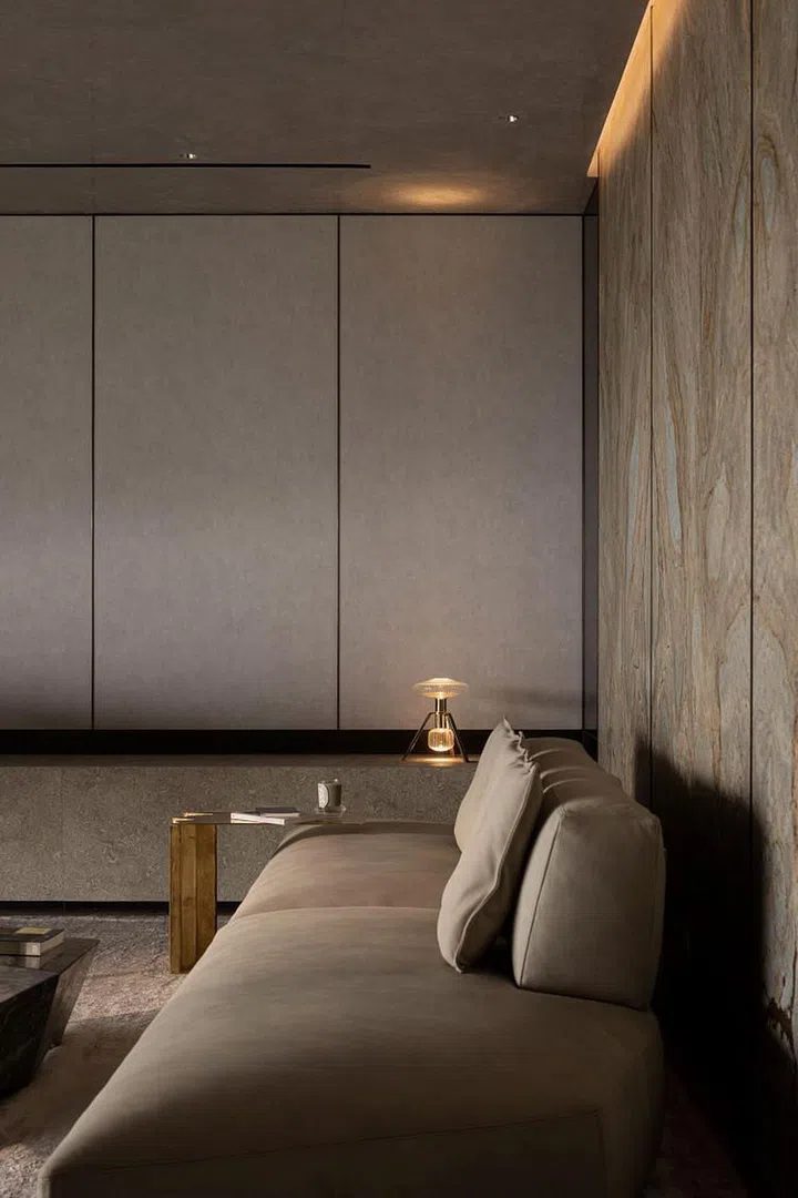 A neutral palette and cove lighting creates a cosy ambiance in the main living areas. (Photo: Marcus Lim)