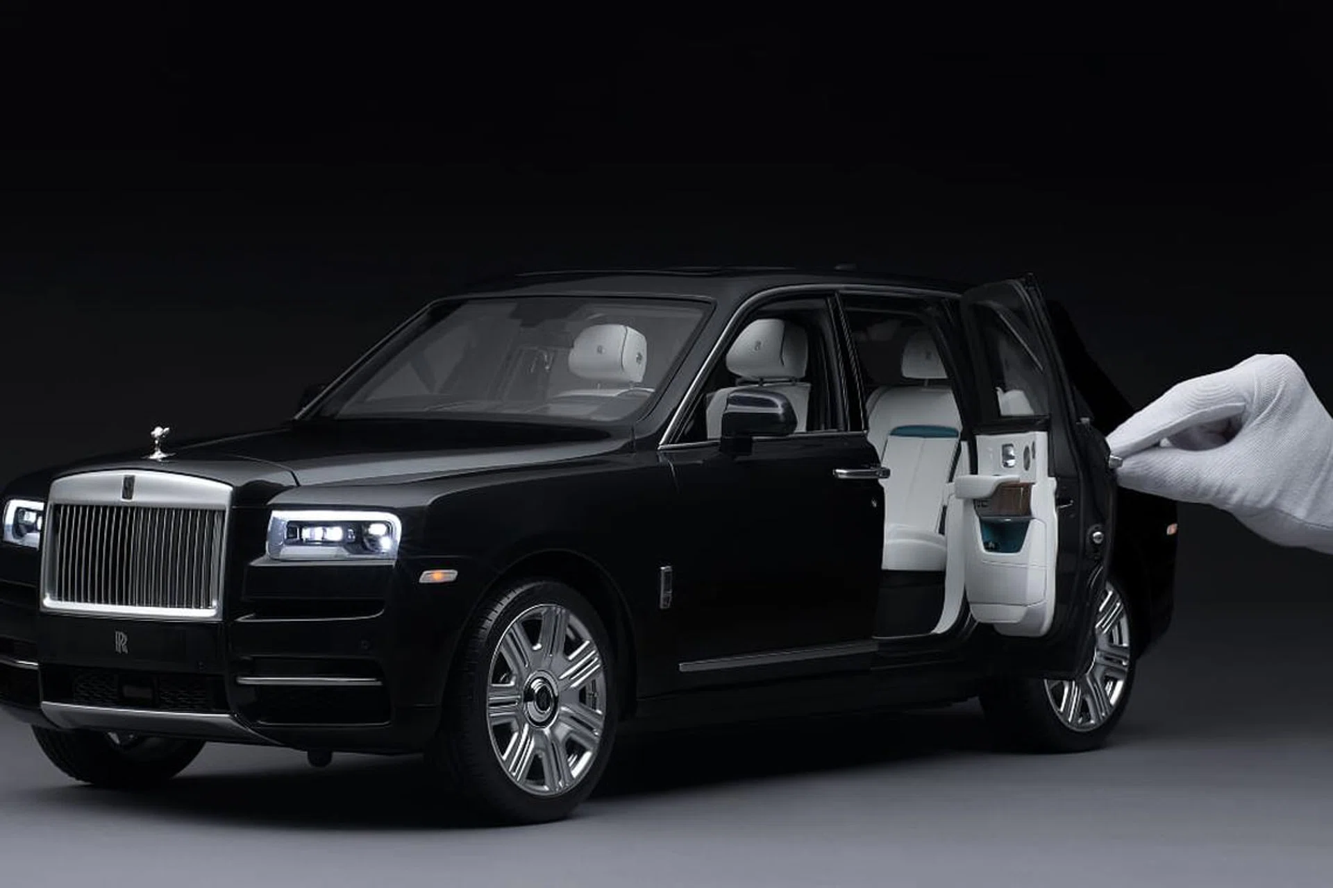 Rolls-Royce Cullinan scale model featured
