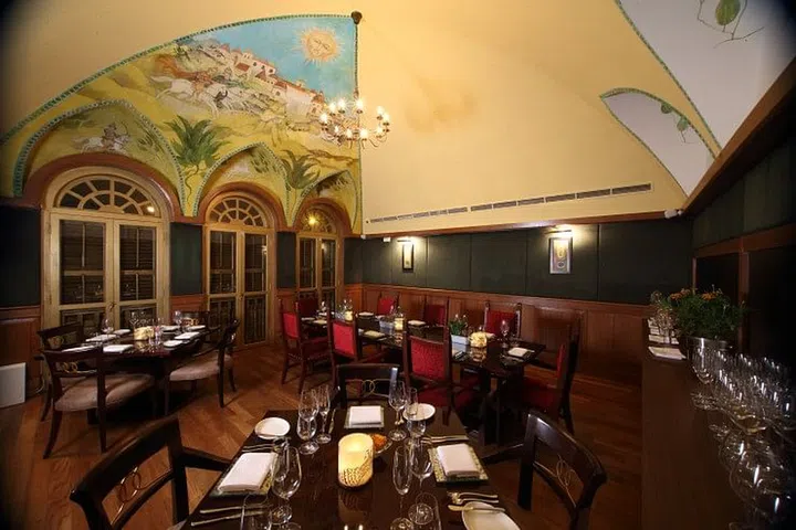 Saha - Interior