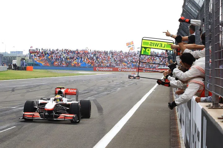 Race winner Lewis Hamilton (GBR) McLaren MP4/25 crosses the finish line. Formula One World Championship, Rd 7, Turkish Grand Prix, Race, Istanbul Park, Turkey, Sunday 30 May 2010.