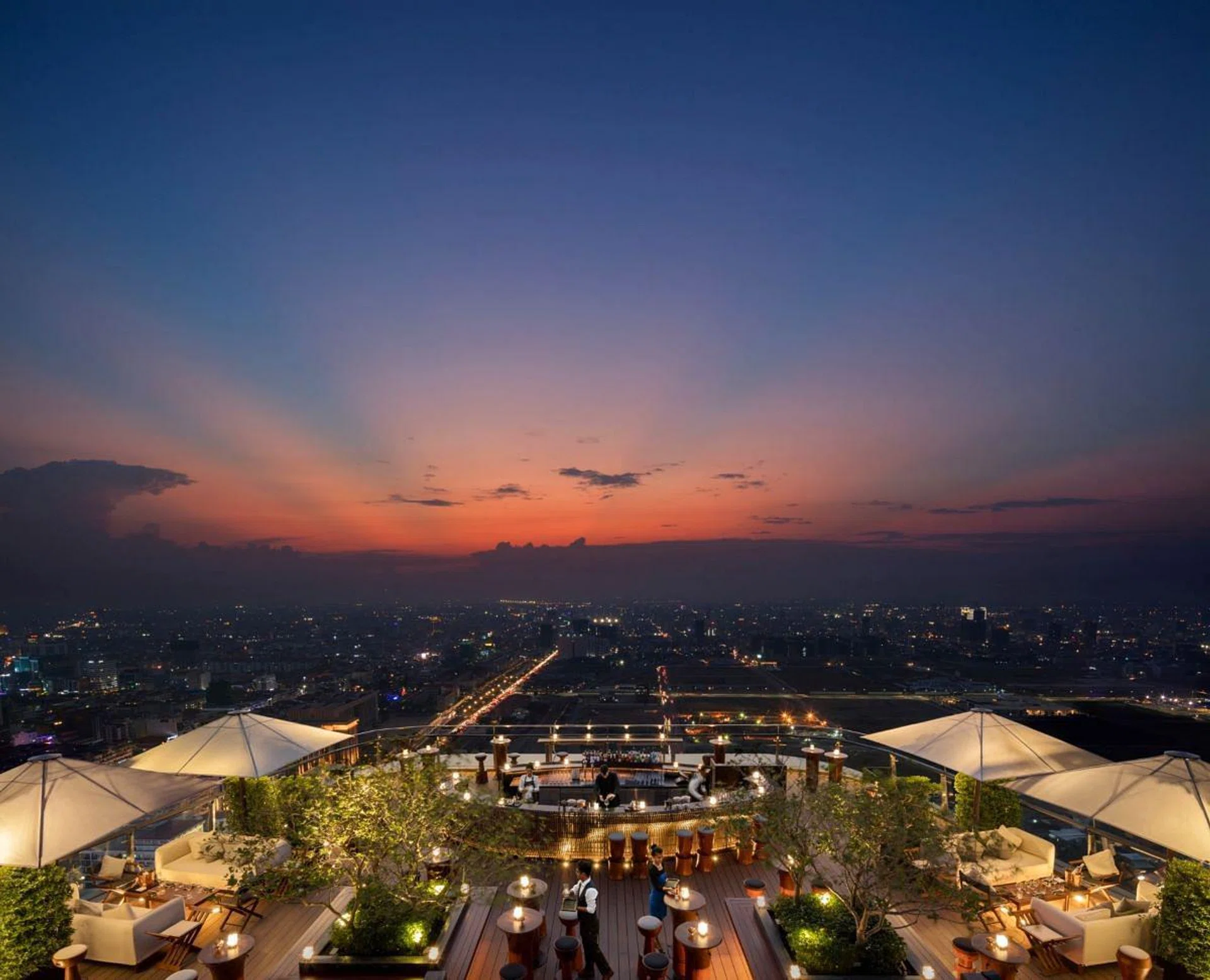 The sunset from the outdoor deck of Sora bar. (Photo: Rosewood Phnom Penh)