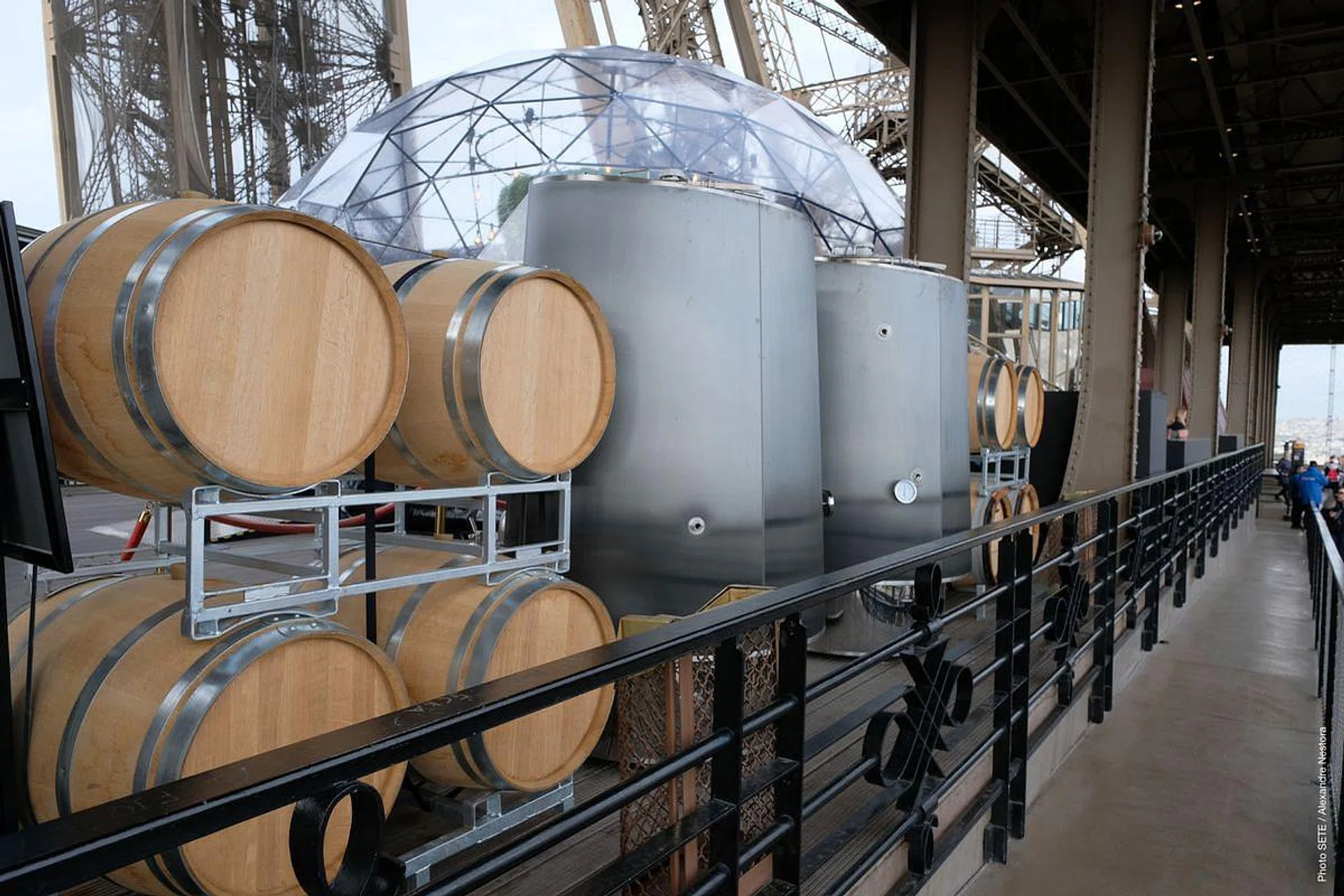 A winery has been set up on the first floor of the Eiffel Tower. Photo: Alexandre Nestora