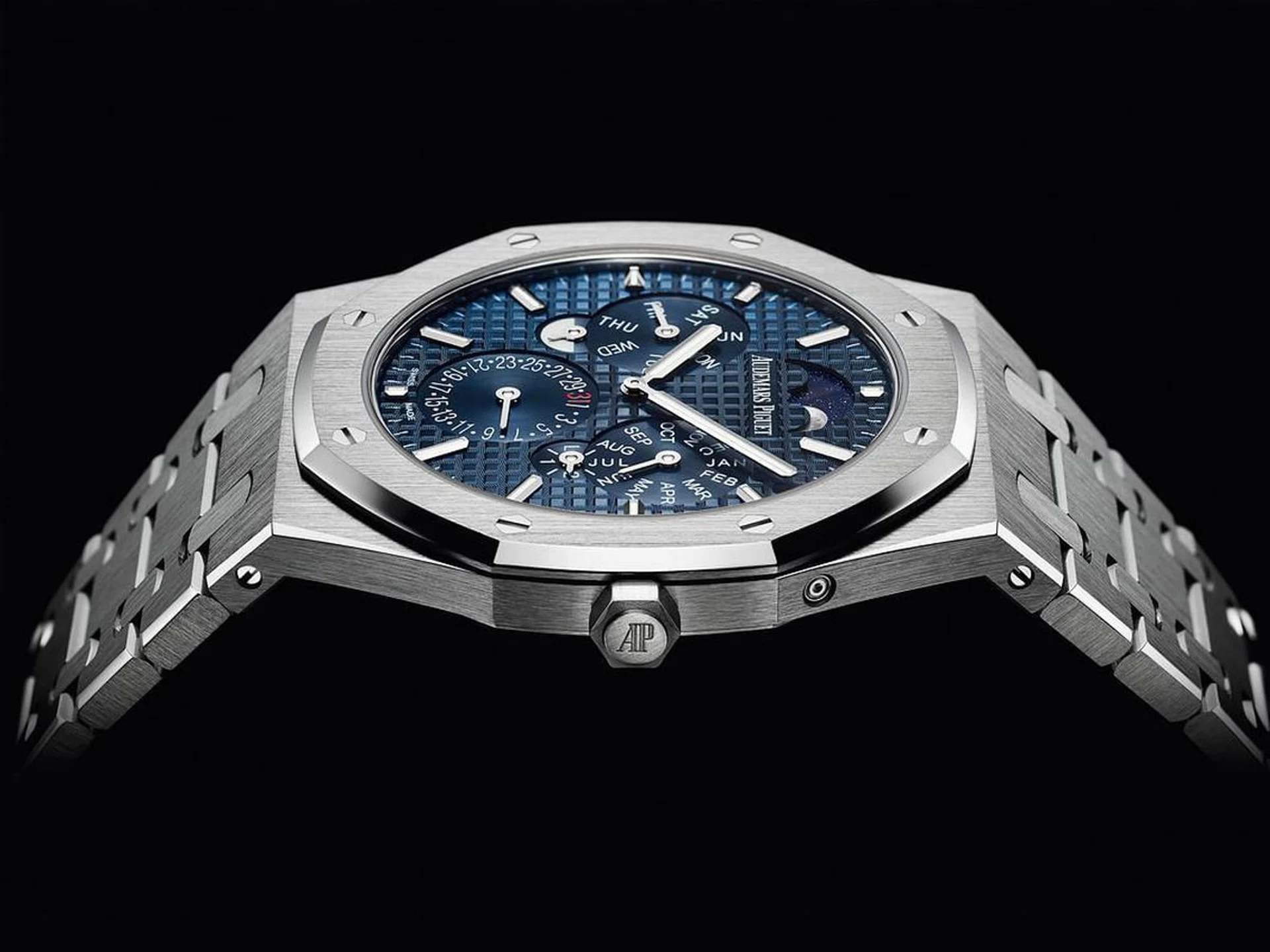 Audemars Piguet Royal Oak RD#2 Perpetual Calendar Ultra-Thin in platinum