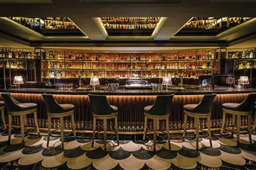 Manhattan Bar in Regent Hotel
