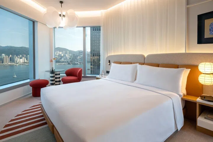 Harbour Deluxe Room. (Photo: Mondrian Hong Kong)