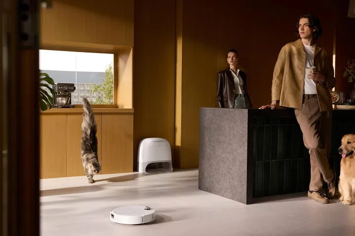 best robot vacuum | Roborock Qrevo Curv Series