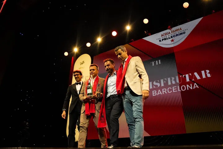 Disfruter is presented with their award. (Image: The World's Best 50)
