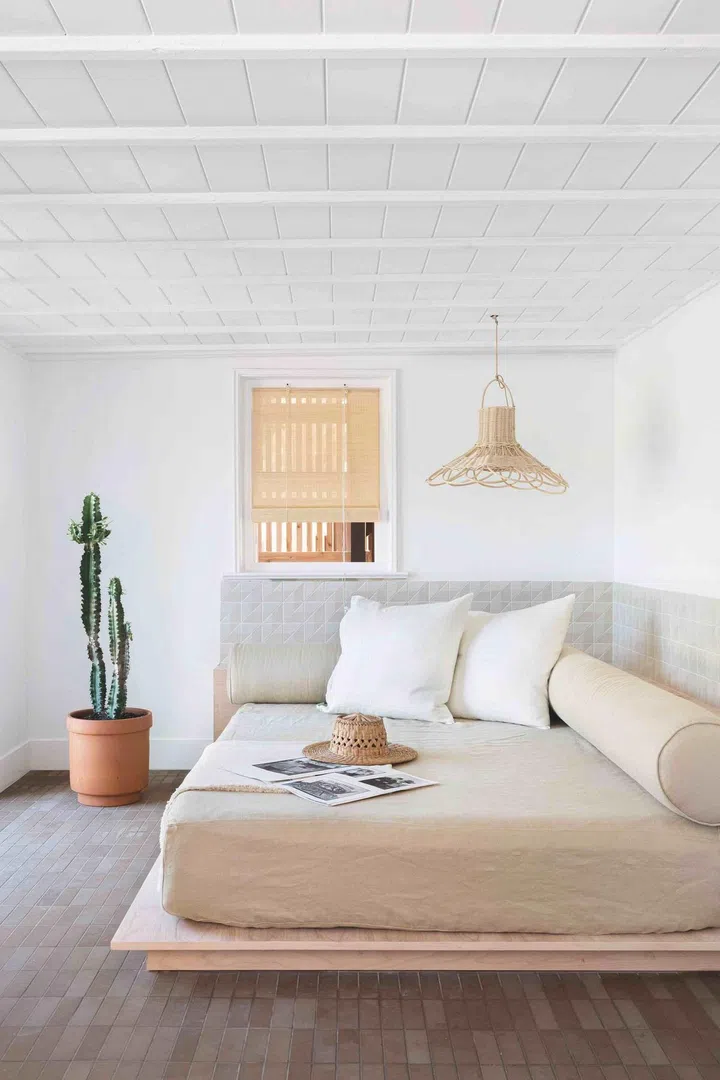 A four-bedder in a residential neighbourhood, Federal has its own pool and pool house.