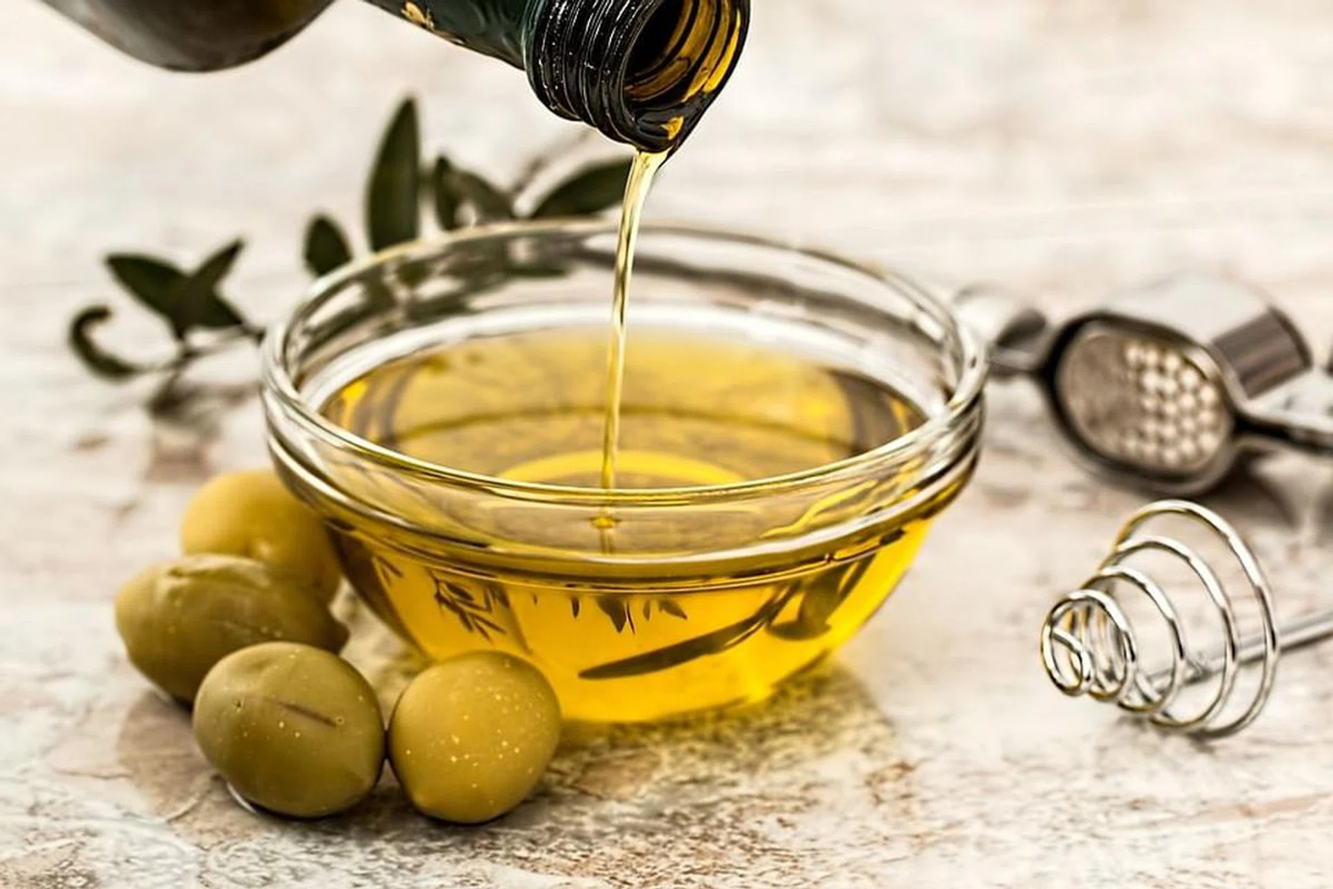 <br><h1>06: Olive Oil </h1>

Although olive oil is a natural flavour booster, it should allow the taste of the main ingredients to shine through. <br><br>

Restaurateur-chef of il Lido Group, Beppe De Vito opines that the best way to serve olive oil is “poured over a warm slice of Altamura bread (like we do at Braci). Both compliment each other in a way no other ingredient does.”