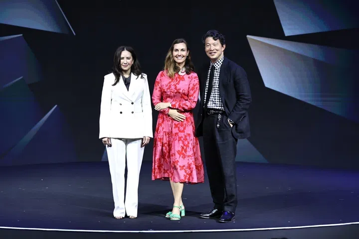 Thanaporn Tantiyanon, managing director of Siam Paragon at Siam Piwat Group (left) with two speakers at the Opening Symposium, Aurélie Streit of Fondation Haute Horlogerie and Wei Koh