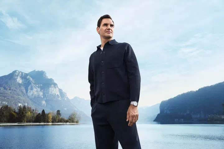 Roger Federer wears a Land-Dweller 40 in a
white Rolesor version.