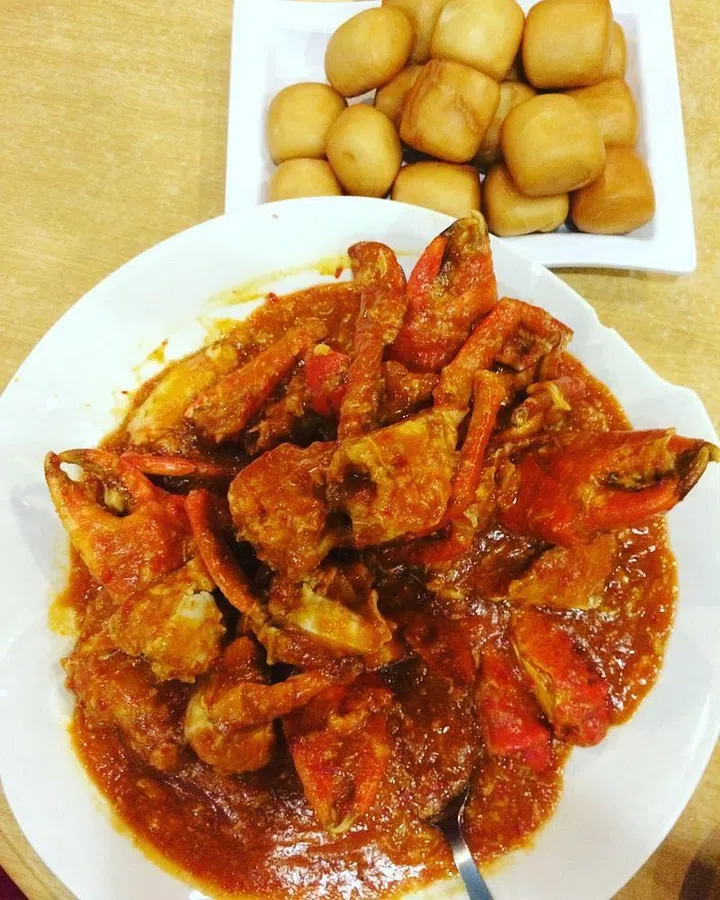 Hua Yu Wee's chilli crab version has a good spicy kick