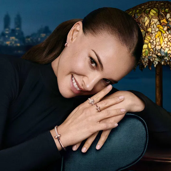 Natalie Portman wearing the T by Tiffany collection