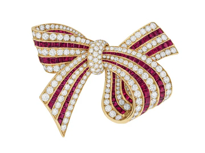 A ribbon clip clio flaunting rubies assembled with the demanding Mystery Set technique. (Photo: Van Cleef & Arpels)
