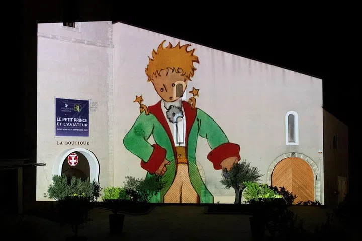 Nighttime projections of drawings by Antoine de Saint Exupéry at Chateau L’Hospitalet. (Photo: Harald Gottschalk) 