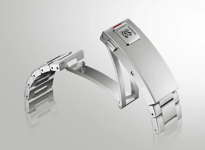 Close-up of the Grand Seiko Spring Drive U.F.A. Ushio 300 Diver’s High-Intensity Titanium bracelet and locking extension clasp, featuring a three-step micro-adjustment system and integrated diving extension that provides up to 24mm of tool-free adjustment for enhanced comfort and versatility.