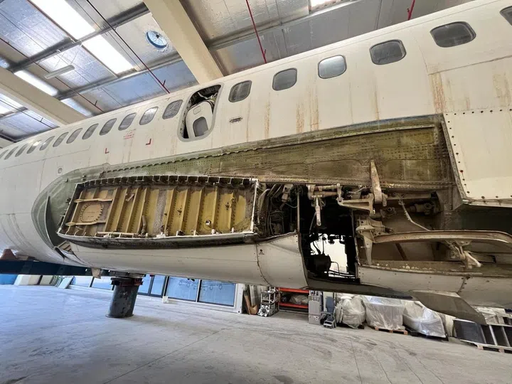An aeroplane wing stripped. (Photo: Nandina REM)