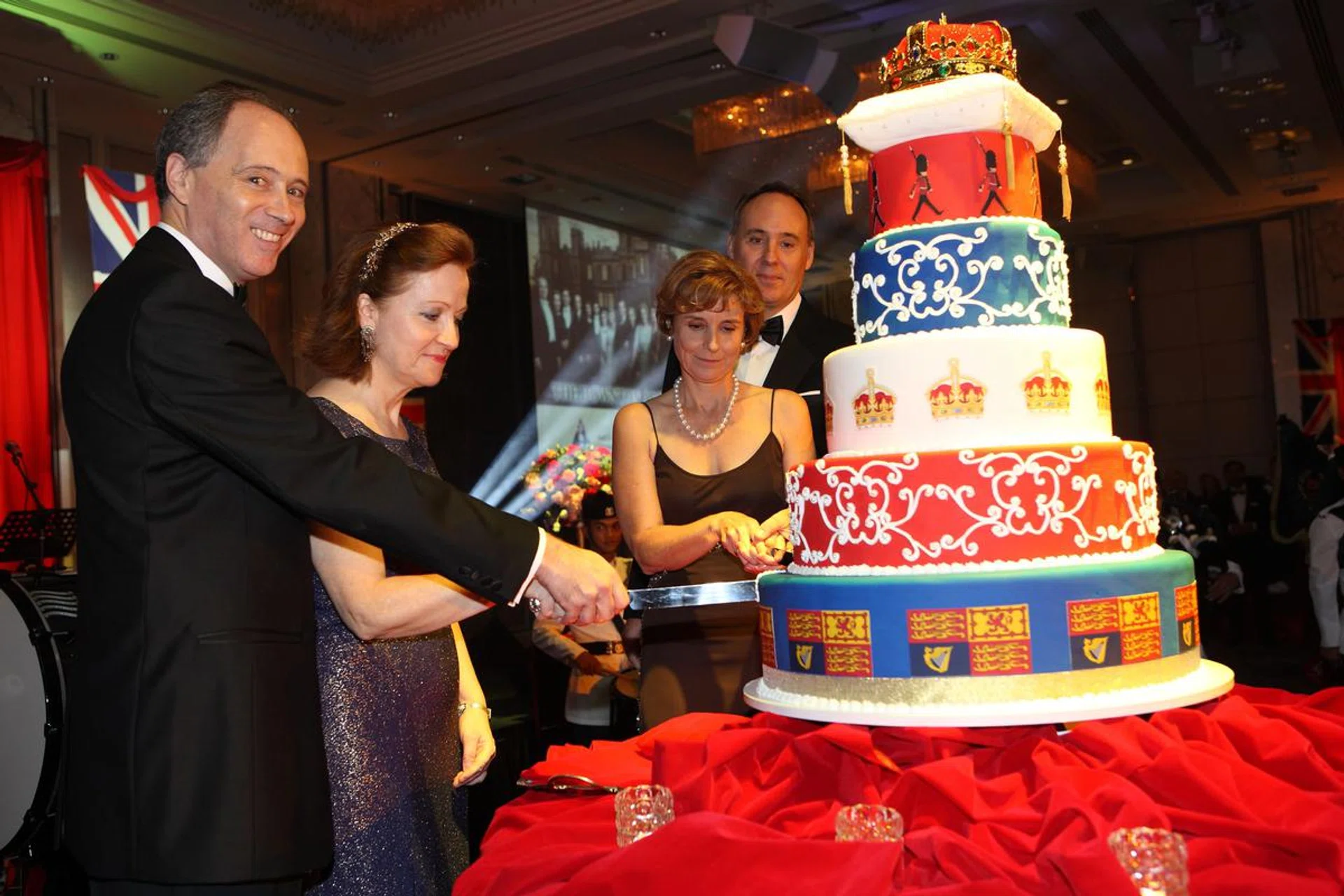 HE Scott Wightman, British High Commissioner to Singapore, Anne Wightman, Rhiannon Hills & Damian Hills (British Club President)