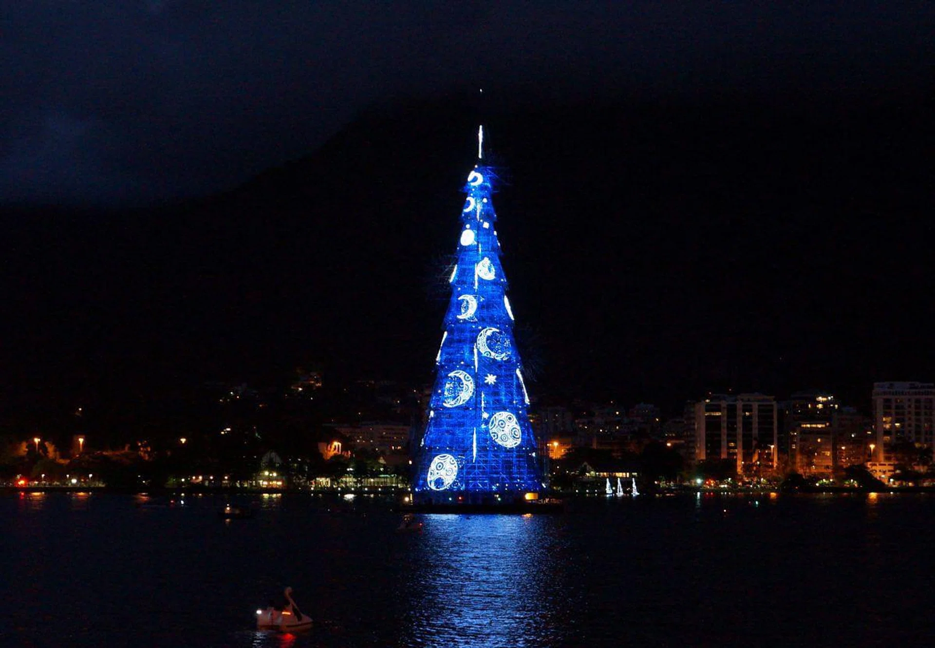 The tallest Christmas tree in the world is Brazil's Photo: Leandro Neumann Ciuffo on Flickr