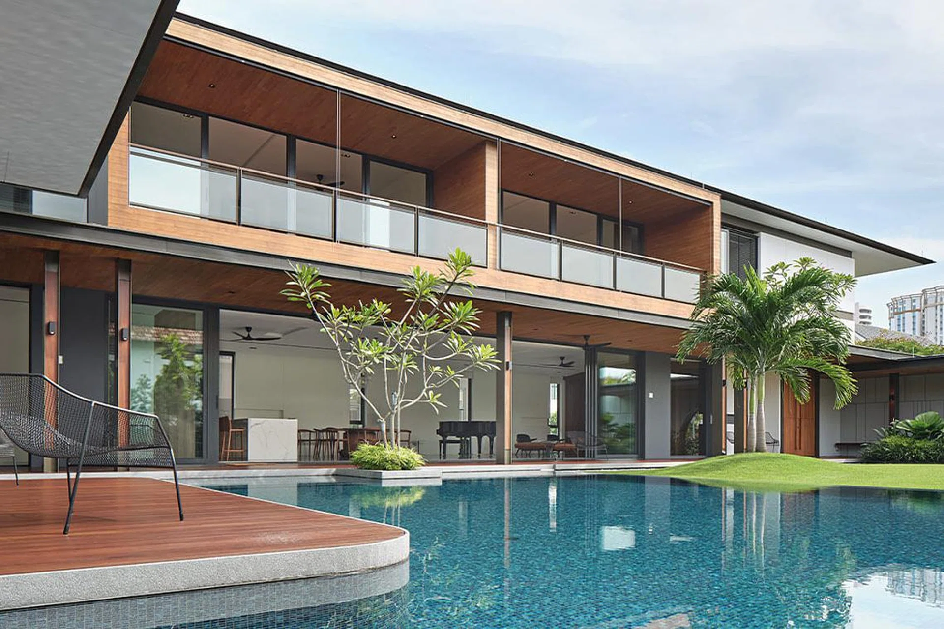 The house has an abundance of landscaping, as well as natural ventilation and lighting.