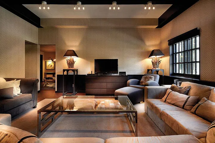 A neutral palette and fur and leather finishes lend warmth to the Alpine apartment.