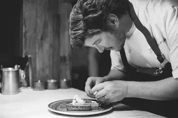 4 hands kitchen