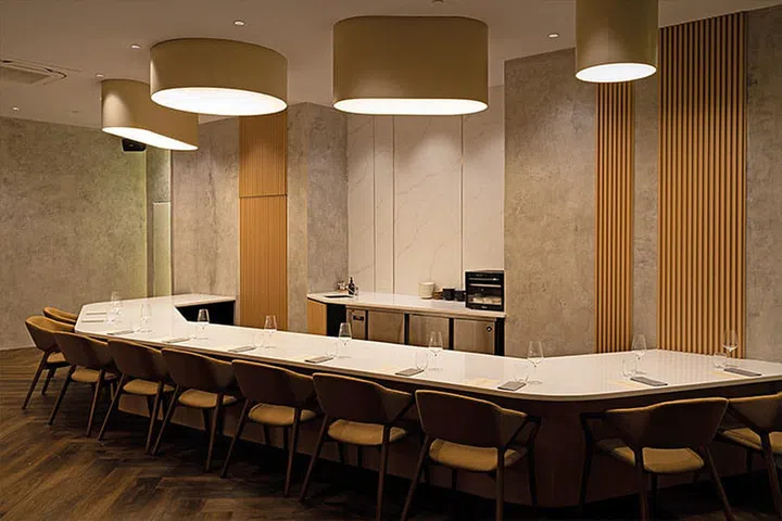 Full Circle interior
