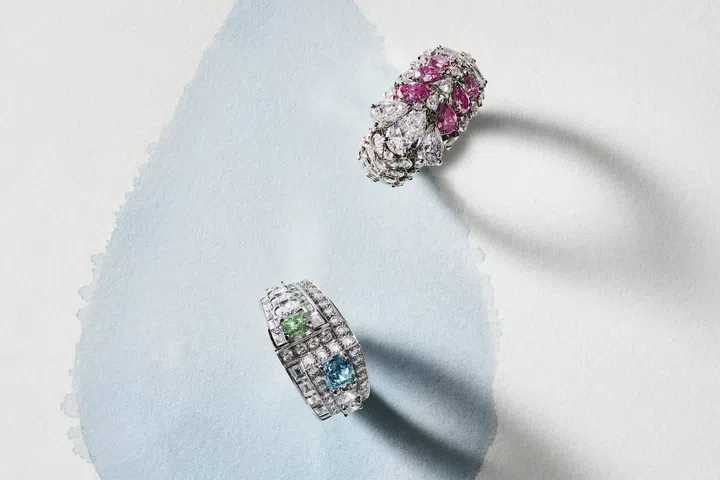 Cartier Le Choeur des Pierres Kinko and Auralis rings featuring green-blue, green and rare pink diamonds in sculptural high jewellery designs.