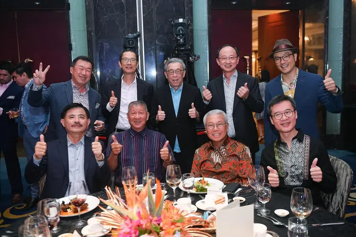 (Bottom Left to Right) Ong Chong Hua, Robert Lee, Chua Thian Poh, Low Sze Wee (Top Left to Right) David Lau, Seow Choke Meng, Hee Theng Fong, Chong Hock Chang, Paul Tan