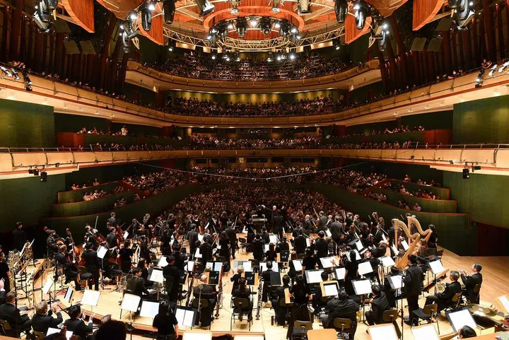 Hans Graf leading the Singapore Symphony Orchestra and the Singapore National Youth Orchestra (Photo: Singapore Symphony Orchestra)