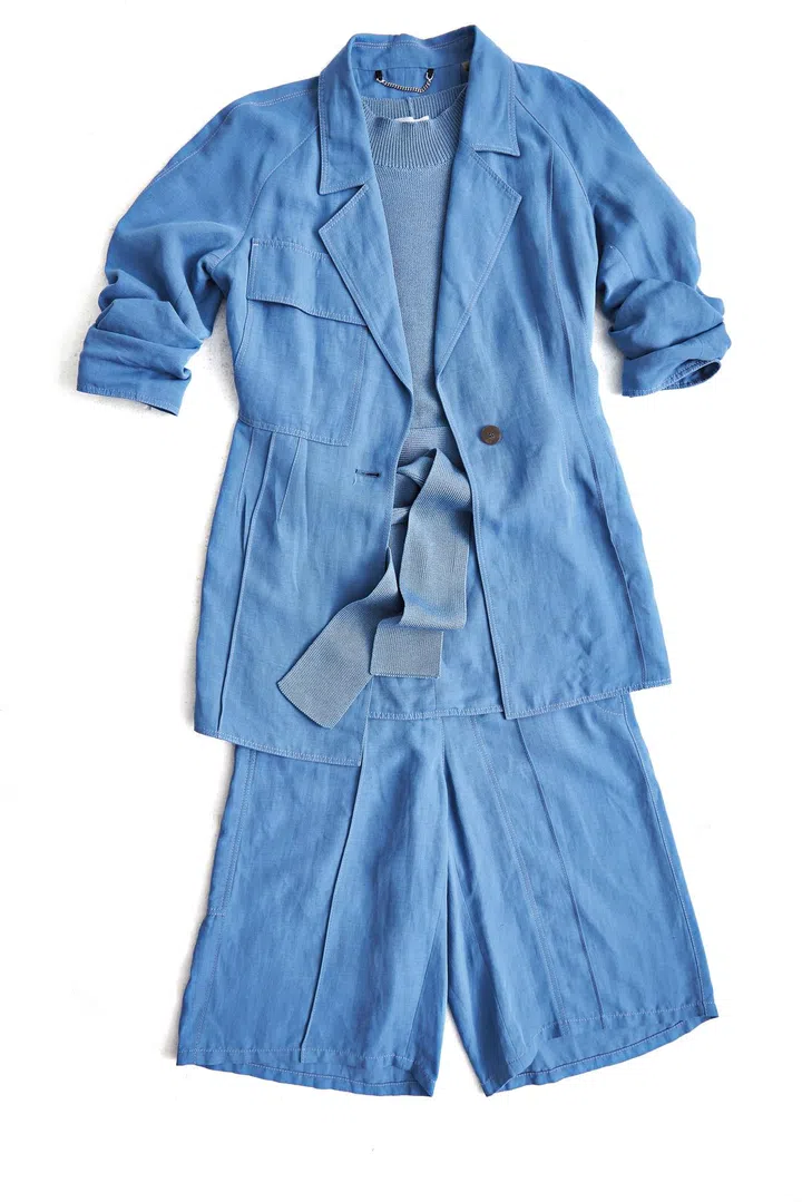 Katherine is wearing a wool knit mockneck top, visco with linen jacket amd matching visco with linen shorts from Salvatore Ferragamo. She's also wearing satin with crystal buckle heels from Roger Vivier.