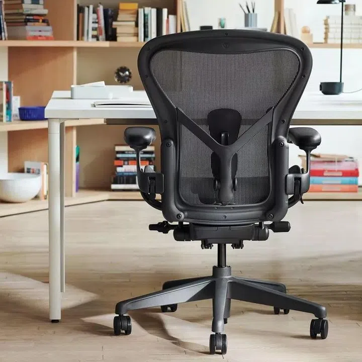 Herman Miller Aeron (Remastered), Size A