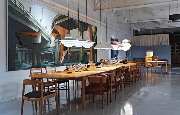 Vintage furniture by 20th century Danish designers at 1B2G.