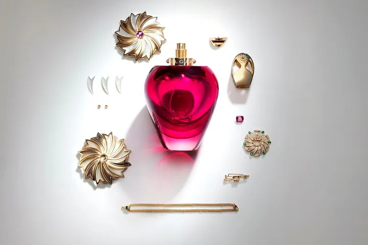 The glass flacons of the Bvlgari Eclettica perfume collection, featuring the Sbruffo technique, are hand-blown in Murano