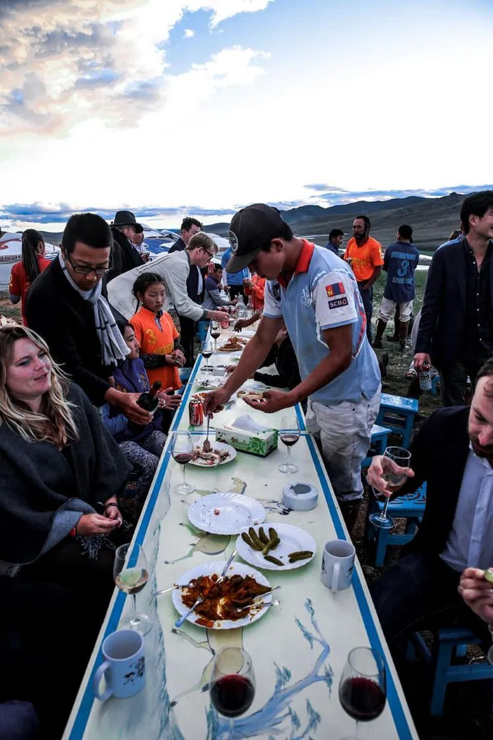 Drinks and snacks are served every day after the last chukka and before dinner. (Photo: Genghis Khan Retreat)