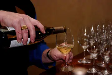 wine-pour-1312249-1278x855