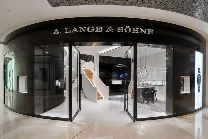 luxury shopping in Singapore