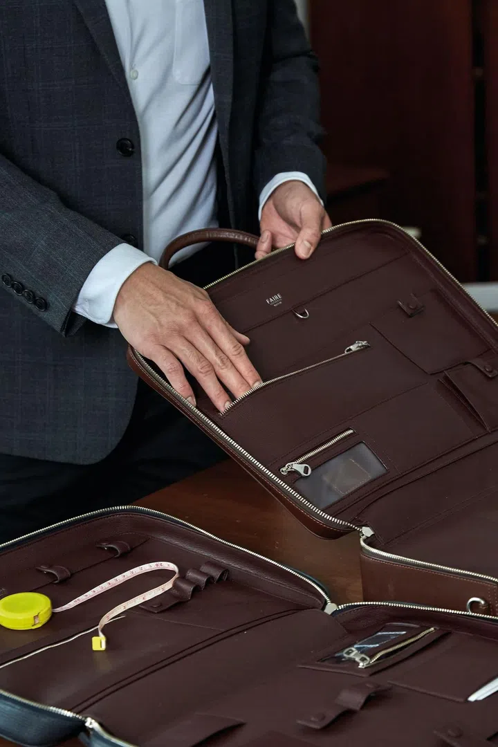 CLASSIFIED PORTFOLIOLor designed Faire Leather Co’s Bond Travel Briefcase with multiple compartments and featuresto keep his belongings organised.