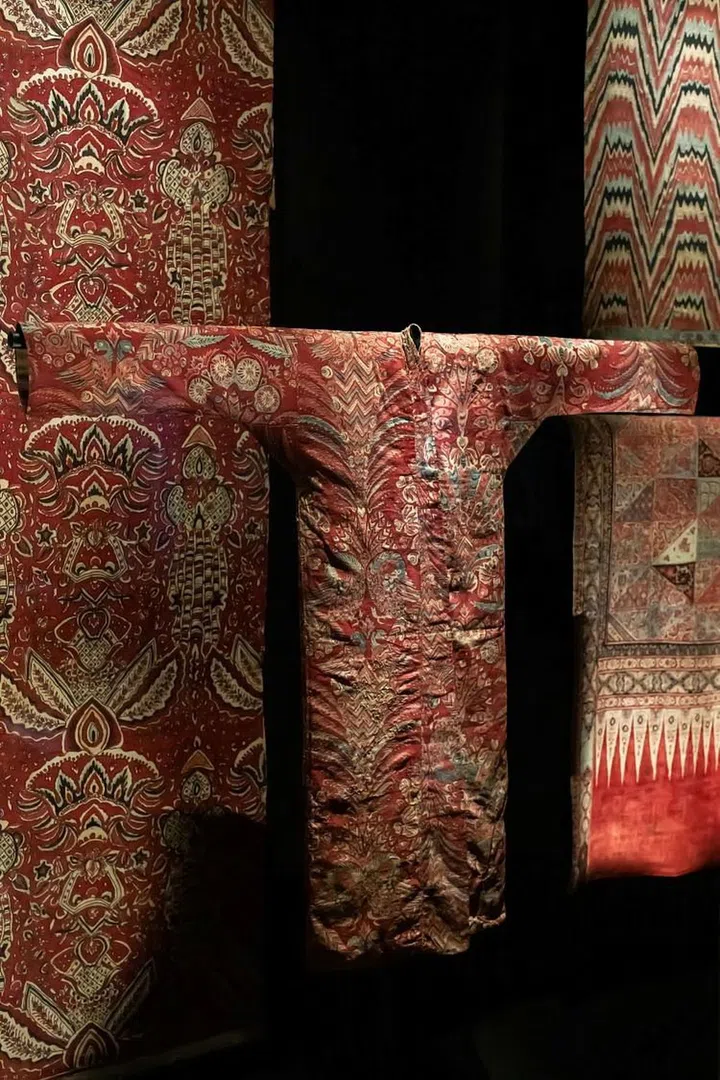 Dating back to the early 18th century, this coat was tailored on the Coromandel Coast, or Sumatra, using an Indian textile. (Photo: Asian Civilisations Museum)