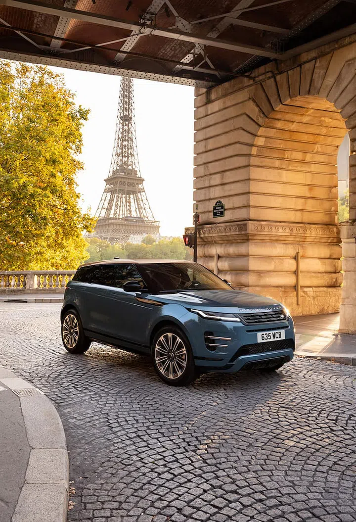 Striking a perfectly picturesque pose along the streets of Paris. (Photo: Jaguar Land Rover)