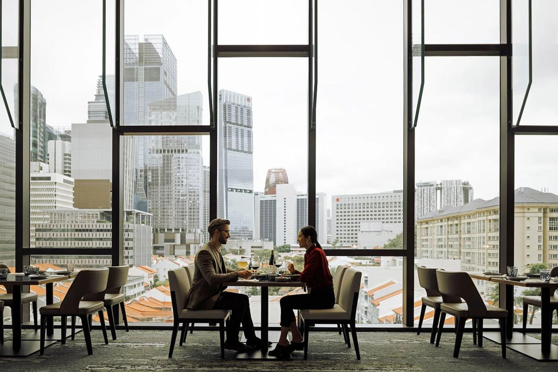 At The Clan Hotel, professionals can talk business over a meal at the Qin Restaurant & Bar, while enjoying the panoramic view of the central business district. (Photo: The Clan Hotel Singapore)