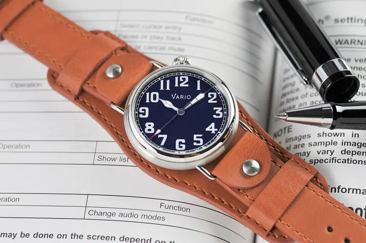 Vario 1918 Pilot in a blue dial with white lume. (Photo: Vario)
